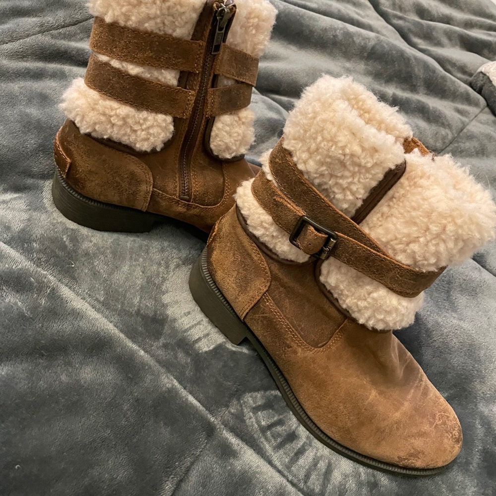 UGG boot - Picture 2 of 5